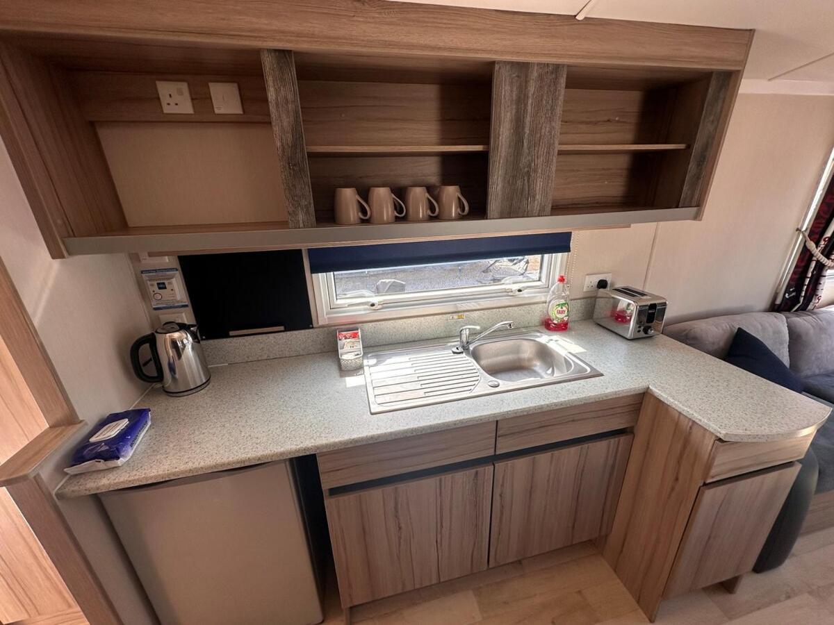 3-Bedroom Swift Caravan - Uddingston, Глазго Экстерьер фото