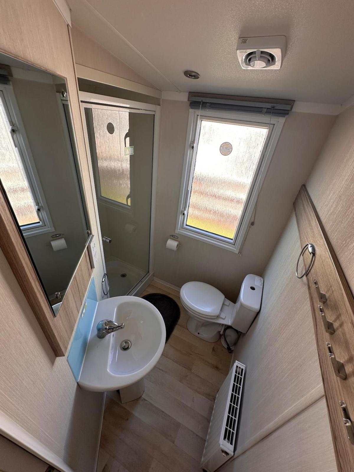 3-Bedroom Swift Caravan - Uddingston, Глазго Экстерьер фото