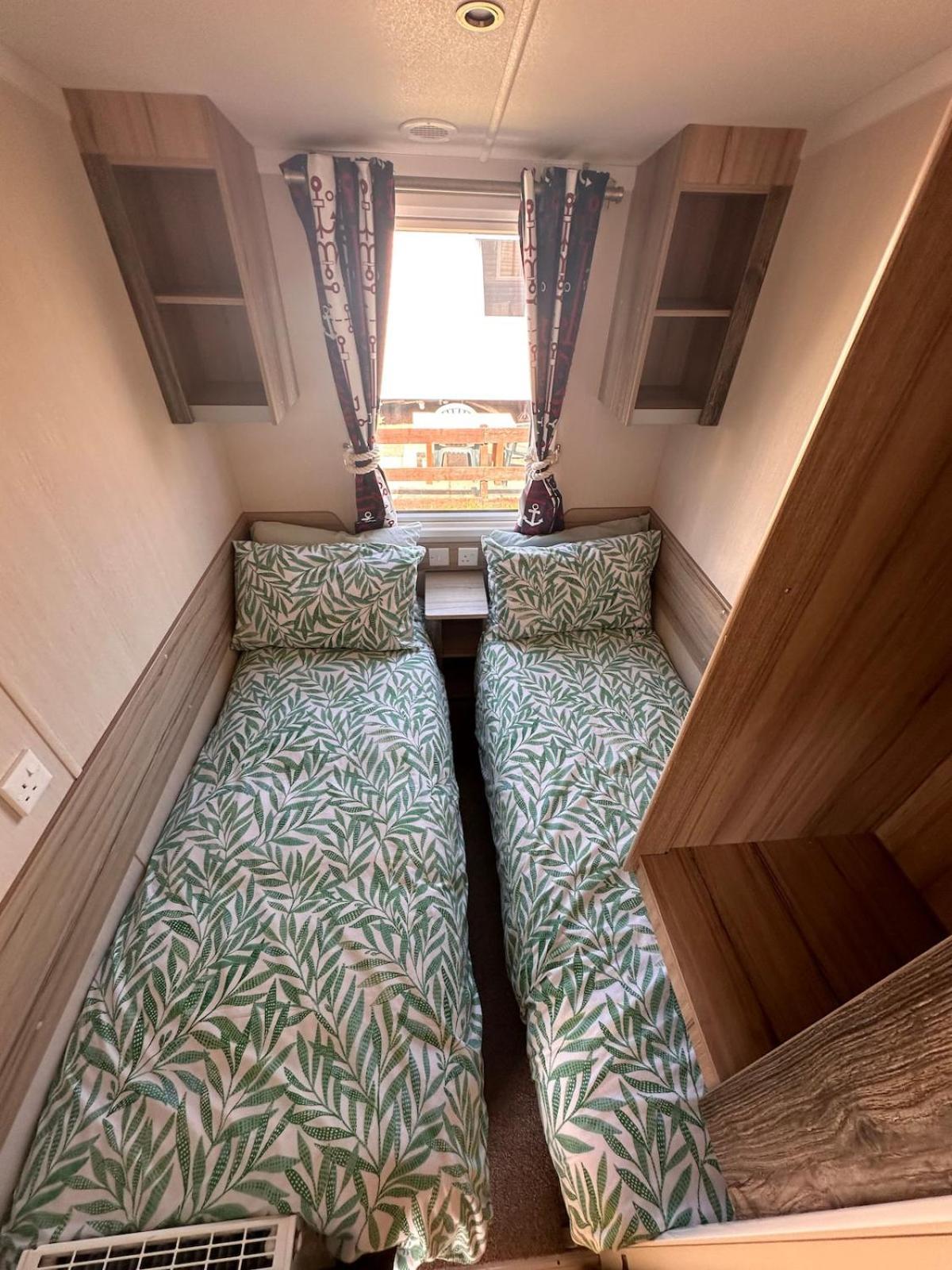 3-Bedroom Swift Caravan - Uddingston, Глазго Экстерьер фото